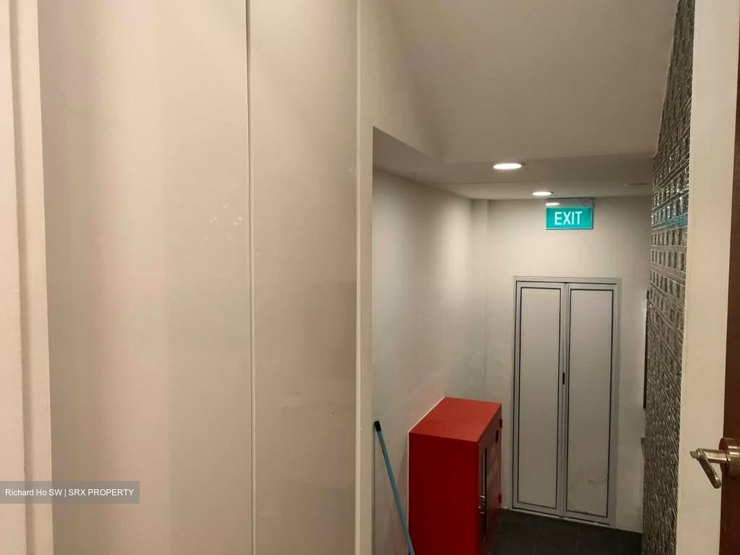 Upper Serangoon Shopping Centre (D19), Retail #568667751
